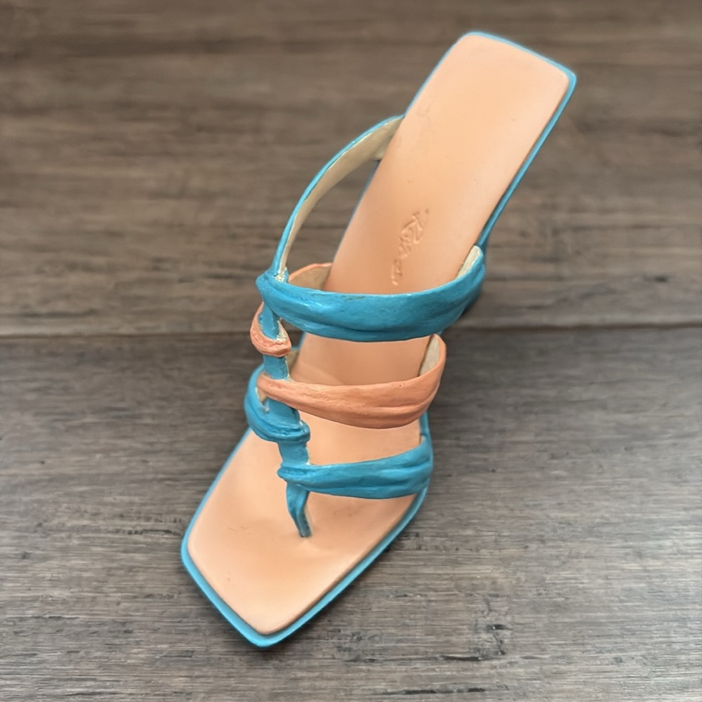 Just the Right Shoe by Raine - “Opposites Attract”.  Item no 25390 - Picture 7 of 9